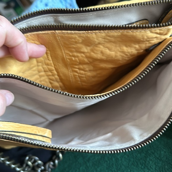 BEAUTIFUL MAXON COLLECTION PEBBLED LEATHER HANDBAG. Yellow-tan color. VG/EUC. - Picture 9 of 13